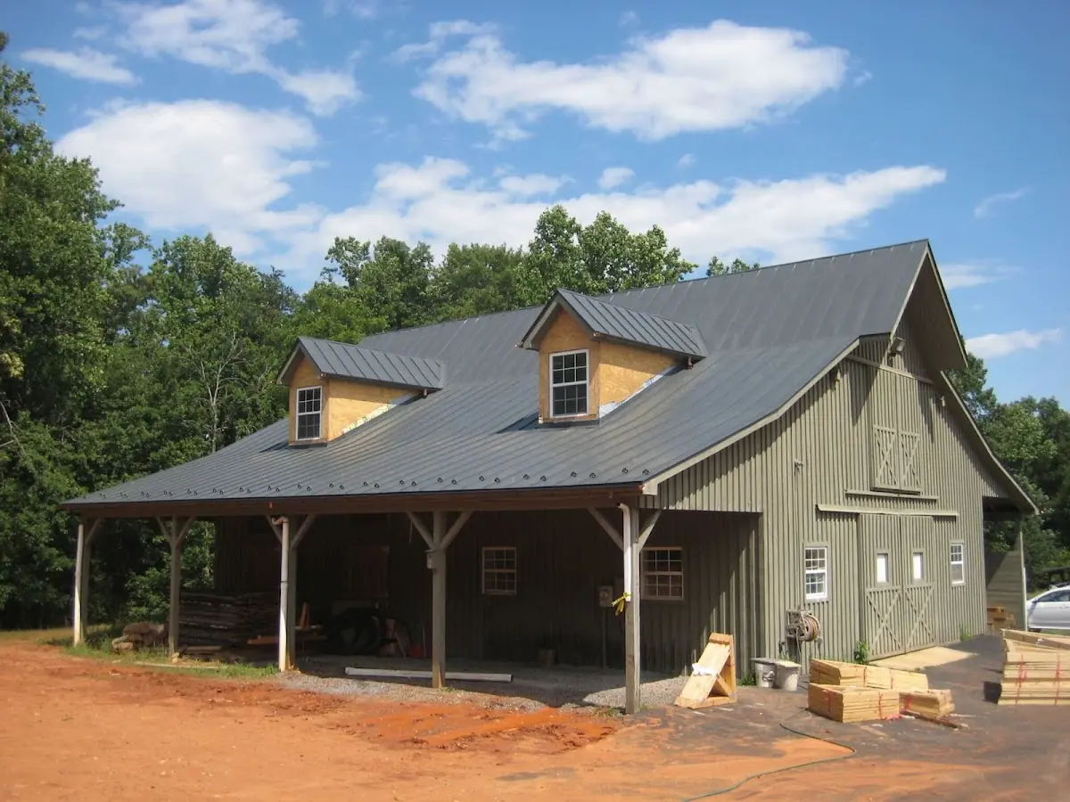 Expert Emergency Roof Leak Repair workmanship in Oreana